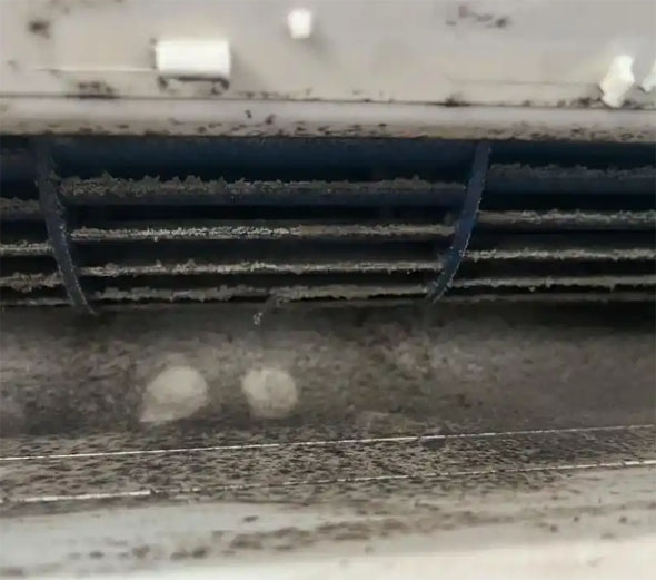 义马空调吹的风有股烧焦味是怎么回事